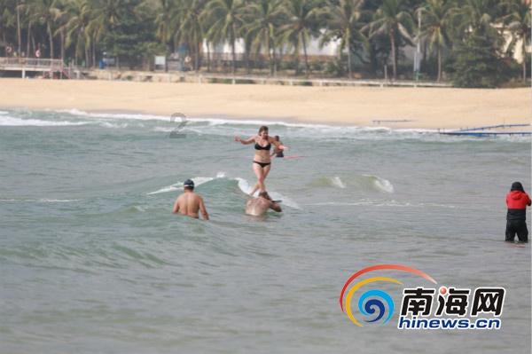 强捧遭天谴!闫妮无底线推女儿“上位”,终于遭到反噬了