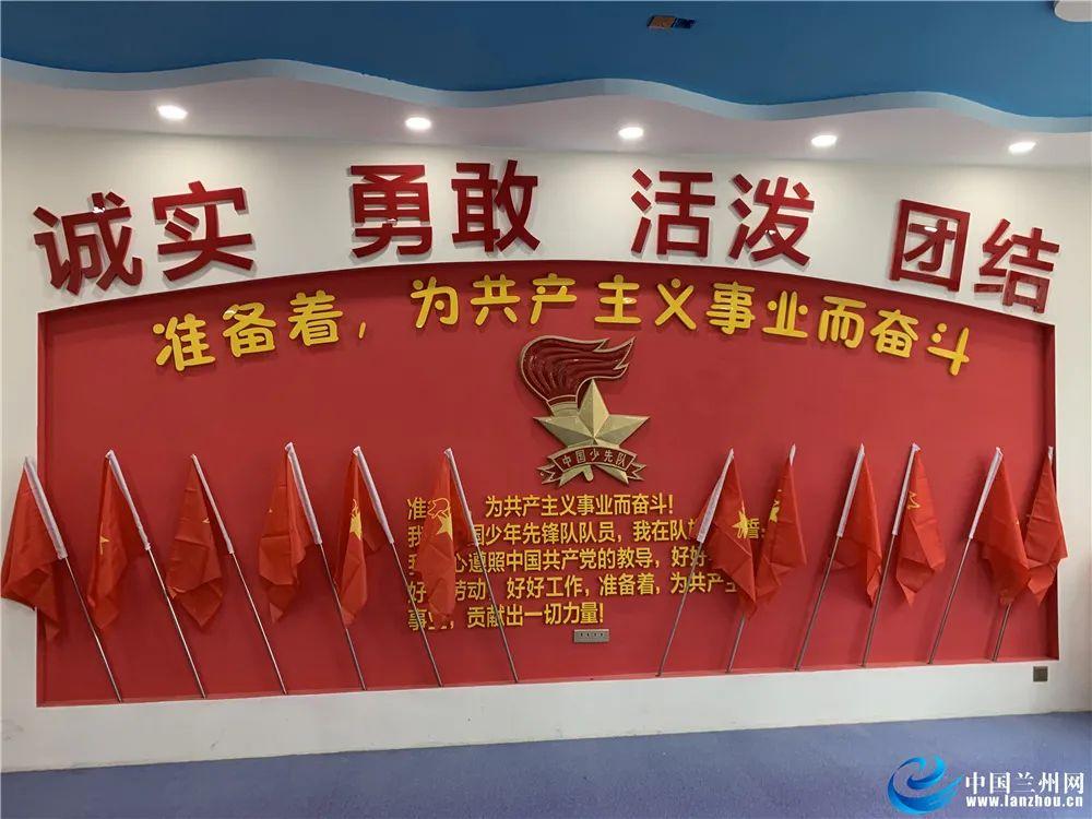 连接正负极